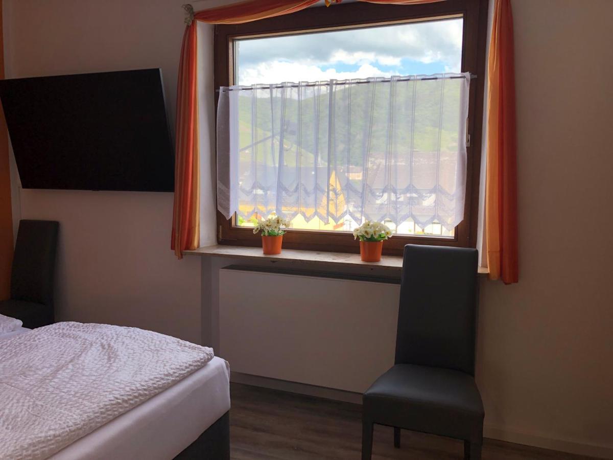Ferienwohnung Joanna Mit Burgblick Бернкастел-Кюс Екстериор снимка